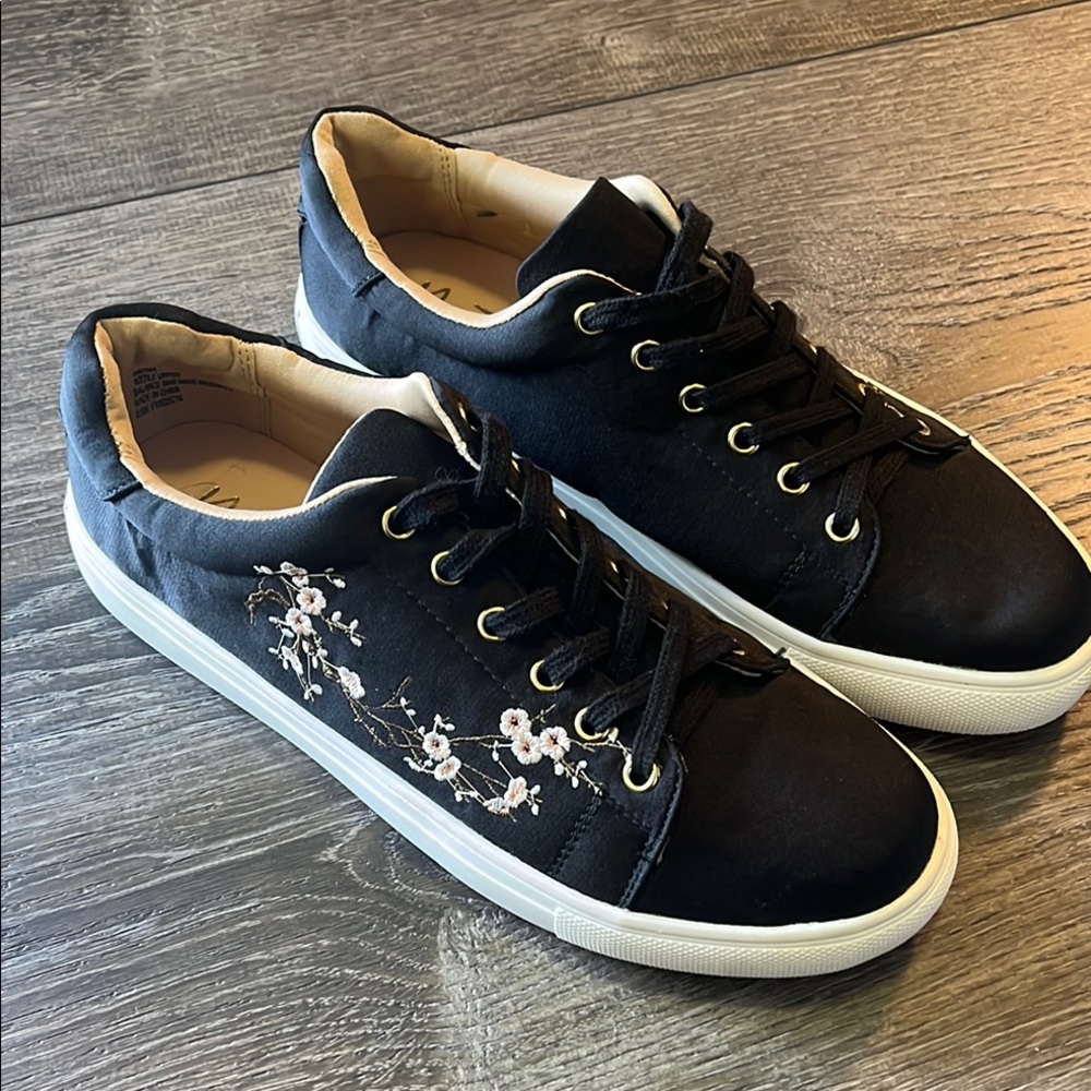 Nanette Lepore Black Sneakers with White Floral Embroidery